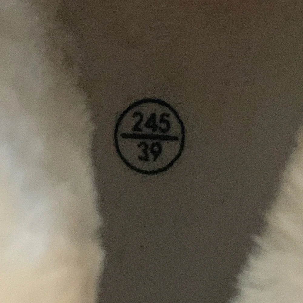 Womens shoes - Picture 3 of 5